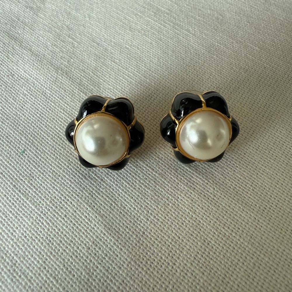 Lele Sadoughi Black and Gold Floral Pearl Earrings